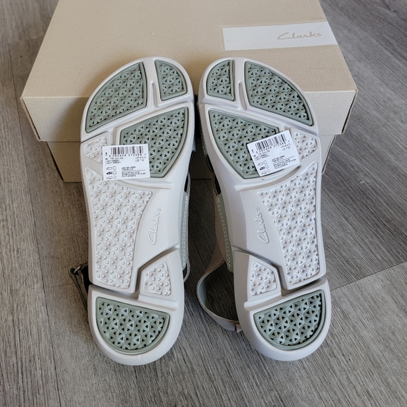 Clarks Women's Teigenic Chloe Sandal - Picture 8 of 9